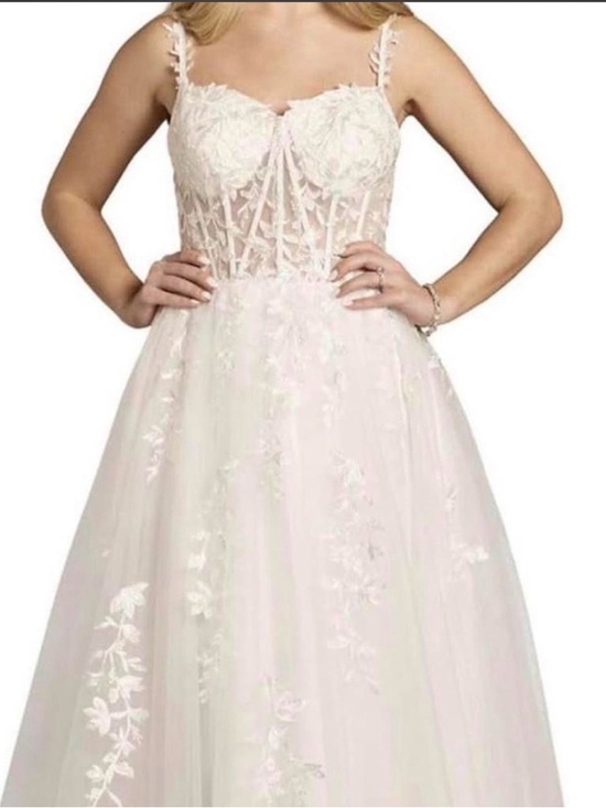 David's Bridal Black Lace Appliqué Tulle Gown - Picture 5 of 6